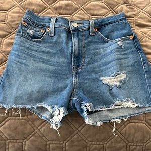 Levis high rise shortie size 26